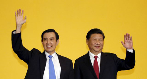 Chinese President Xi Jinping and Taiwans President Ma Ying-jeou left wave to the media during a summit in Singapore on Nov. 7 2015. /Reuters