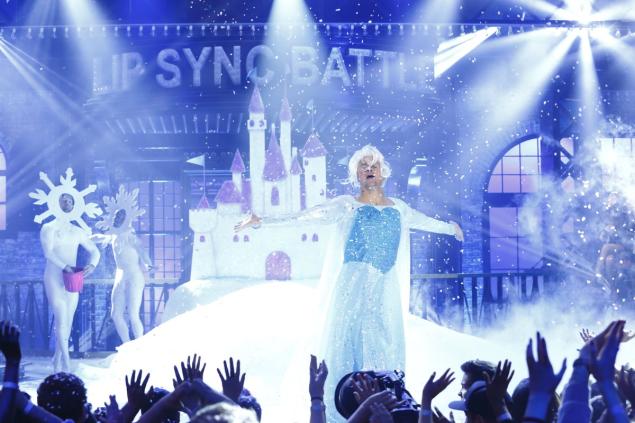 Channing Tatum dresses as “Frozen” princess Elsa in his episode of “Lip Sync Battle.”