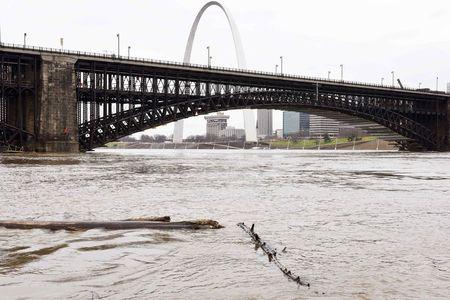 Mississippi River nearing flood stage in Memphis