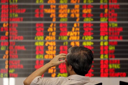 Chinese stock market tanks, trading halted