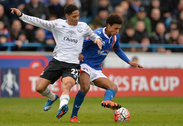 AFP  Paul Ellis       Everton's Steven Pienaar challenges Carlisle United's Brandon Comley during their English FA Cup fourth round match at Brunton Park north-west England