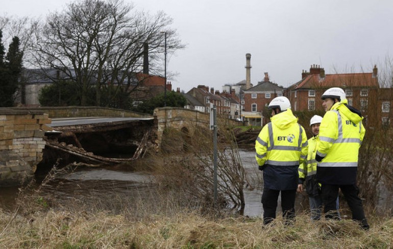 Storm Frank batters northern Britain experts see costs rising