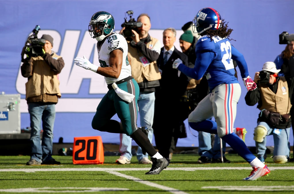 EAST RUTHERFORD NJ- JANUARY 03 De Marco Murray #29 of the Philadelphia Eagles runs the ball for a 54 yard touchdown in the first quarter against the New York Giants during their game at Met Life Stadium