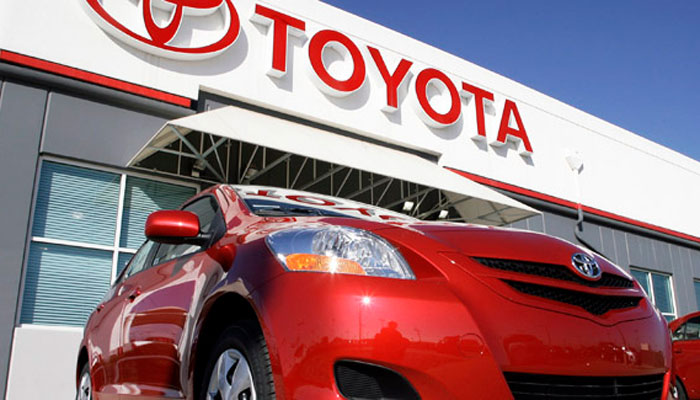 Toyota keeps top global automaker crown sells 10.15 million in 2015