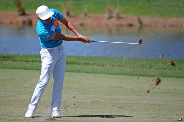 Rickie Fowler leads at halfway point of Honda Classic