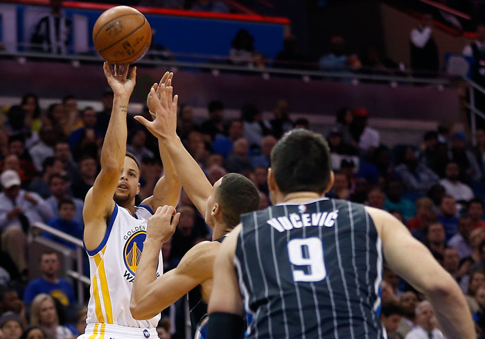 Curry breaks 3-point record