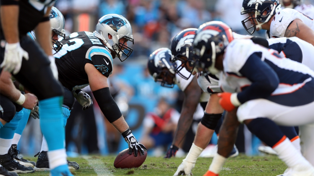 CHARLOTTE NC- NOVEMBER 11 A general view of the Denver Broncos versus the Carolina Panthers during their game at Bank of America Stadium