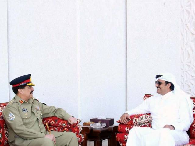 Gen Raheel talks with Qatari Emir Sheikh Tamim bin Hamad al Thani