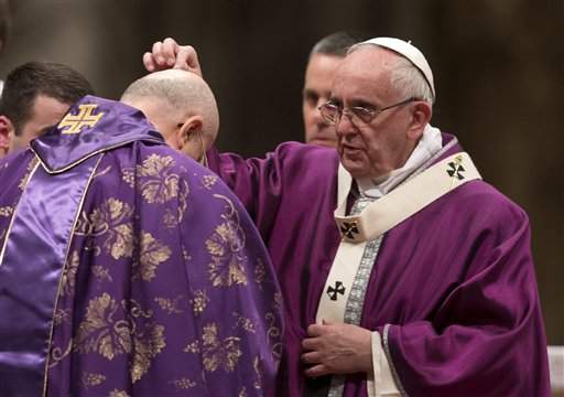 Pope briefs priests: don't be smug, don't judge sinners