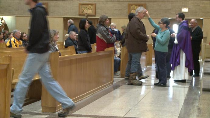 Pope briefs priests: don't be smug, don't judge sinners