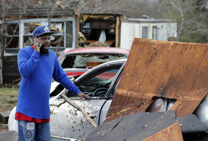 At least 3 dead after storms, tornadoes rip through Gulf states