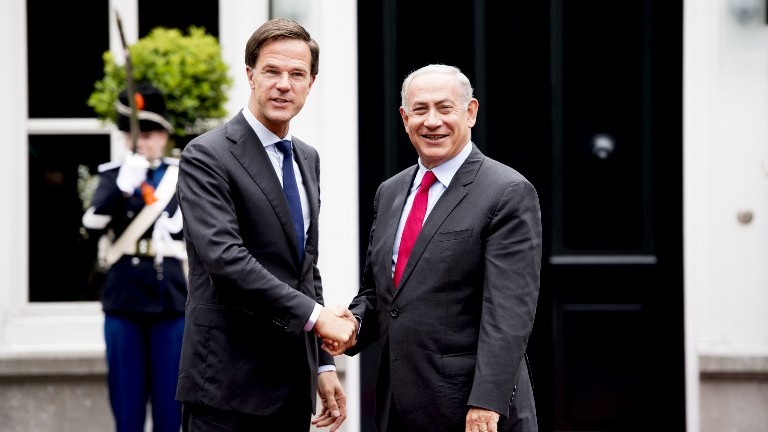 Dutch Prime Minister Mark Rutte shakes hands with Prime Minister Benjamin Netanyahu in The Hague