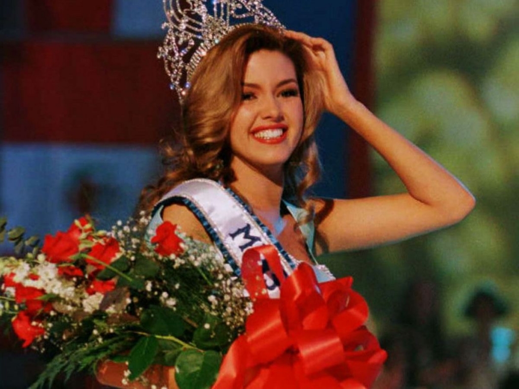 Ex-Miss Universe Alicia Machado Says She Wants to Help Clinton