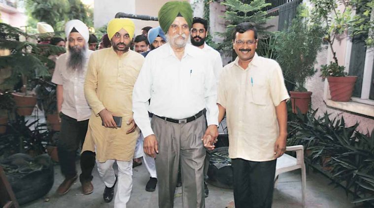 Sardara Singh Johl Sardara Singh Johl Arvind Kejriwal Arvind Kejriwal Arvind Kejriwal punjab visit Kejrwal visit punjab elections Punjab polls Chandigarh news India news