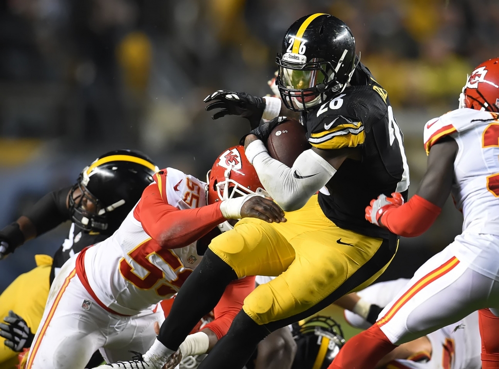 20161002pdSteelersSports06-1 Steelers running back Le'Veon Bell picked up 144 rushing yards in his 2016 debut Sunday night against the Kansas City Chiefs at Heinz Field