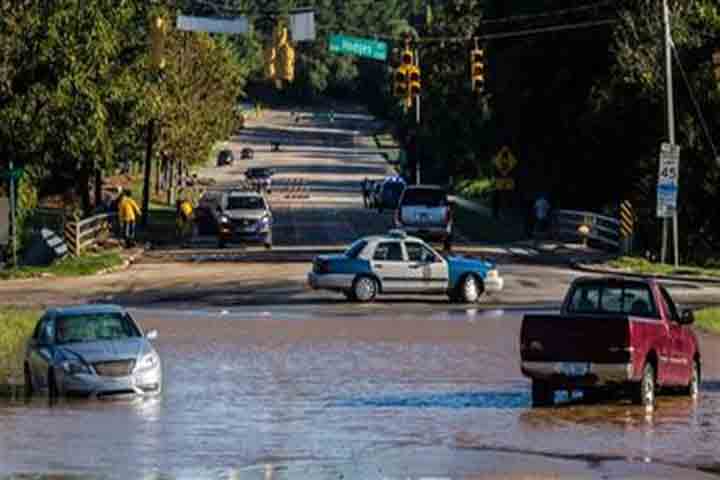 Devastating surge and rain possible as Matthew moves in