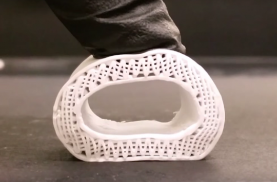 Scientists fix fractures with 3D-printed synthetic bone