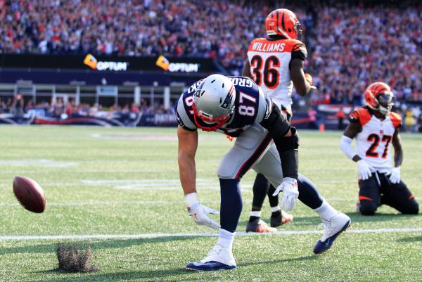 Patriots, Brady handle Bengals