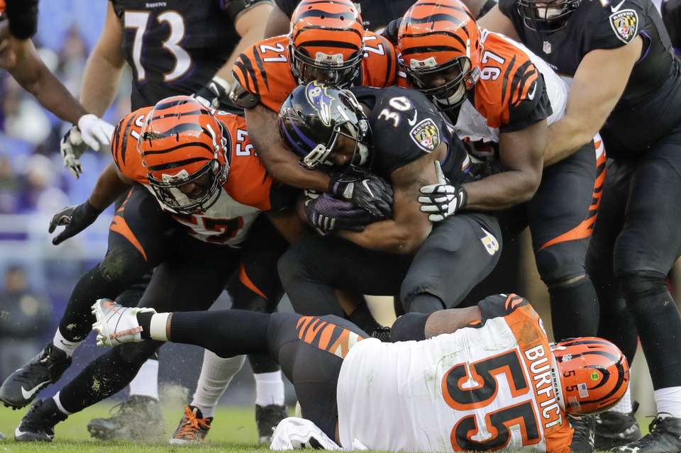 Ravens beat Bengals 19-14 to earn 1st-place tie in AFC North