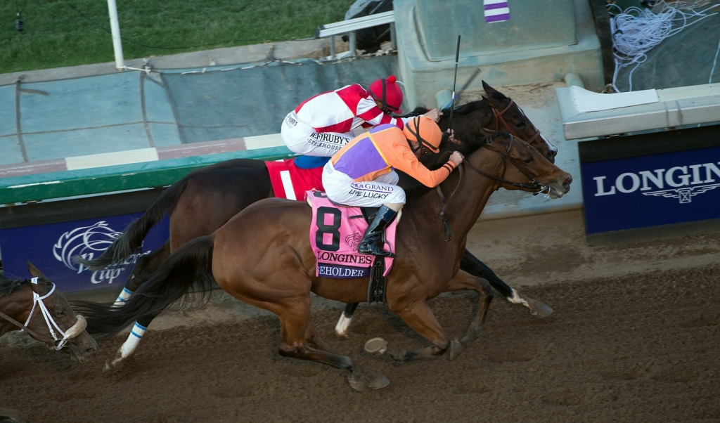 Beholder Wins Breeders&#39 Cup Distaff by a Nose