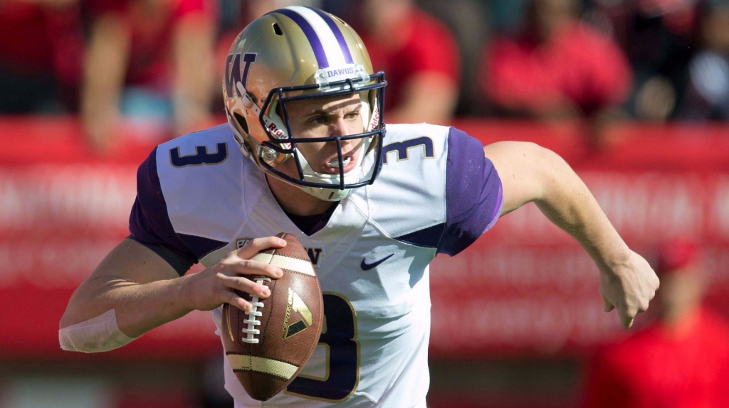 Washington Huskies quarterback Jake Browning