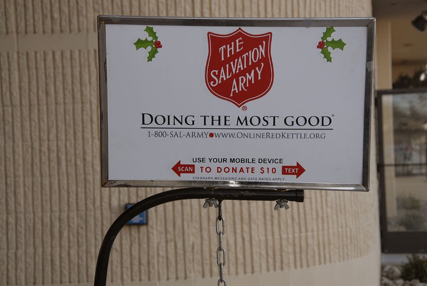 WATCH: Ezekiel Elliott Jumps Into Salvation Army Pot Celebration Video