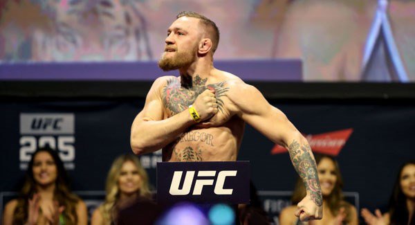 Mayweather's camp: Conor McGregor's boxing license is a 'masterful con job'