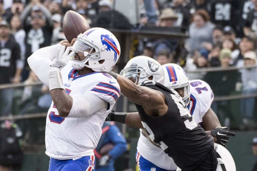 Ex-UB star Khalil Mack torments Tyrod Taylor Bills