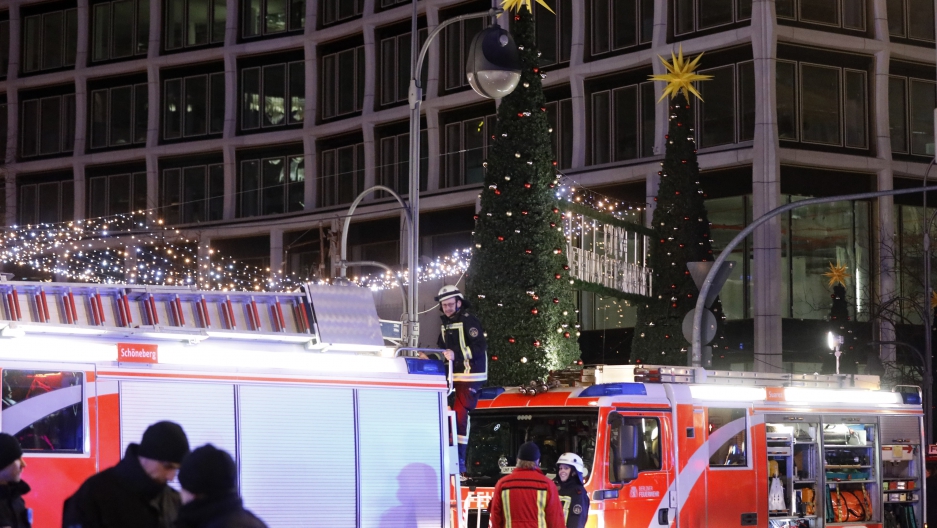 Lorry ploughs into Christmas market crowd in Berlin