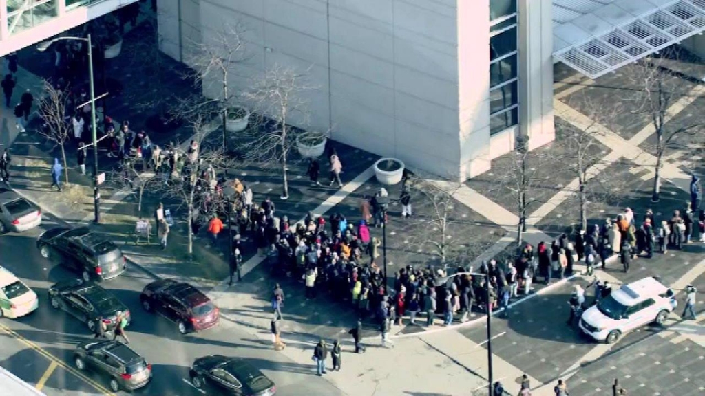 POLITICSThousands line up at Mc Cormick Place to get tickets to President Obama's farewell speech	Email