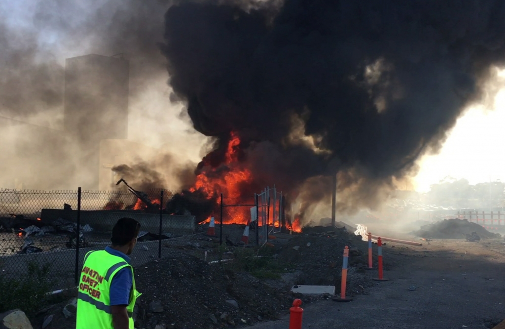 Plane crashes into DFO near Melbourne airfield