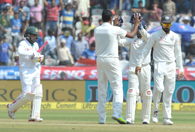 Ind vs Ban India lead by 300 runs at lunch on Day Four