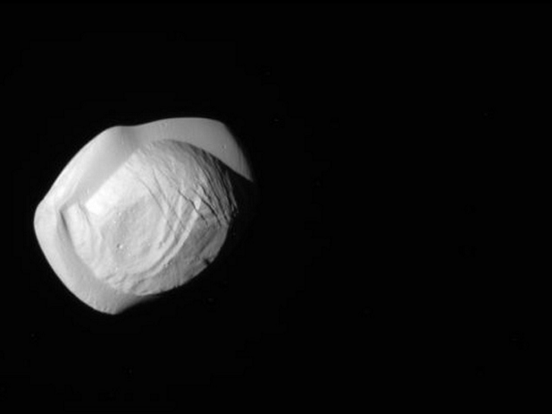 New images of Saturn's walnut-shaped moon dazzle scientists