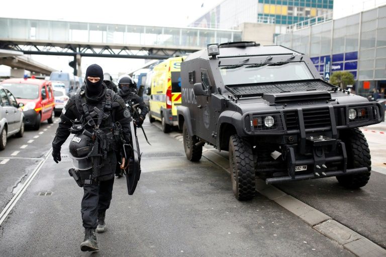 BREAKING NEWS: Man shot dead at Paris Orly airport after trying to seize a soldier's weapon