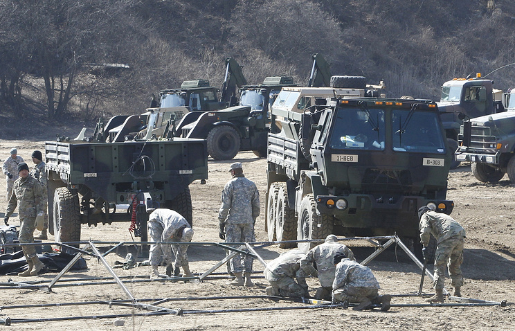 US Army soldiers prepare their military exercise in Paju near the border with North Korea South Korea