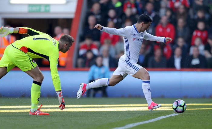 Eden Hazard rounds Artur Boruc before scoring Chelsea's second goal