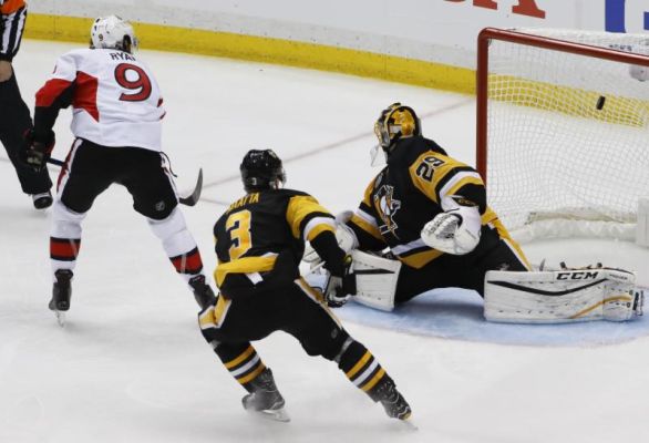 Ottawa Senators Bobby Ryan scores [ast Pittsburgh