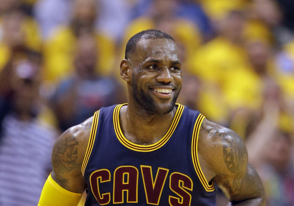 LeBron kindly helped out a Raptors player out during Cavs’ Game 3 blowout win