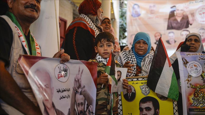 Gazans rally to support hunger-striking prisoners