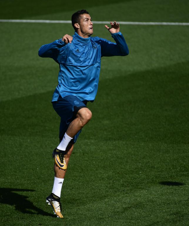 Real Madrid`s Portuguese forward Cristiano Ronaldo attends a training session at the Valdebebas Sport City in Madrid on 12 September 2017 on the eve of the UEFA Champions League Group H football match Real Madrid CF vs Apoel FC