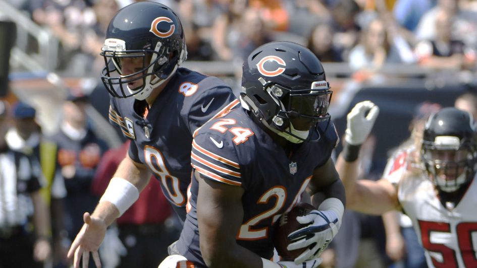 Chicago's Mike Glennon hands the ball off to Jordan Howard