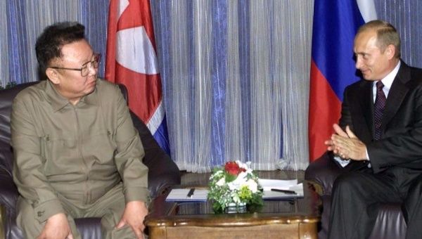 Late North Korean leader Kim Jong Il and Russian President Vladimir Putin in 2001