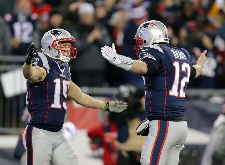 Chris Hogan should be back to team up with Tom Brady on Saturday