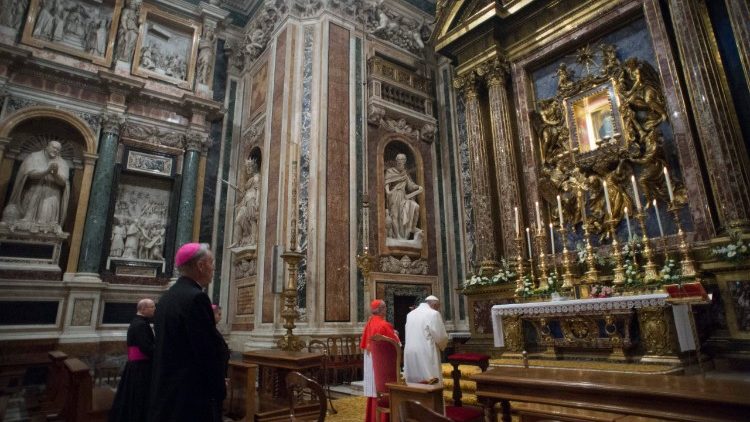 Christ burns in Lima as Peru's anti-corruption protesters wait on Pope's words