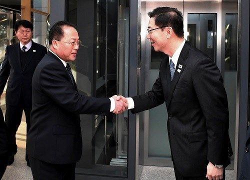 South Korean Vice Unification Minister Chun Hae-sung right shakes hands with the head of North Korean delegation Jon Jong Su