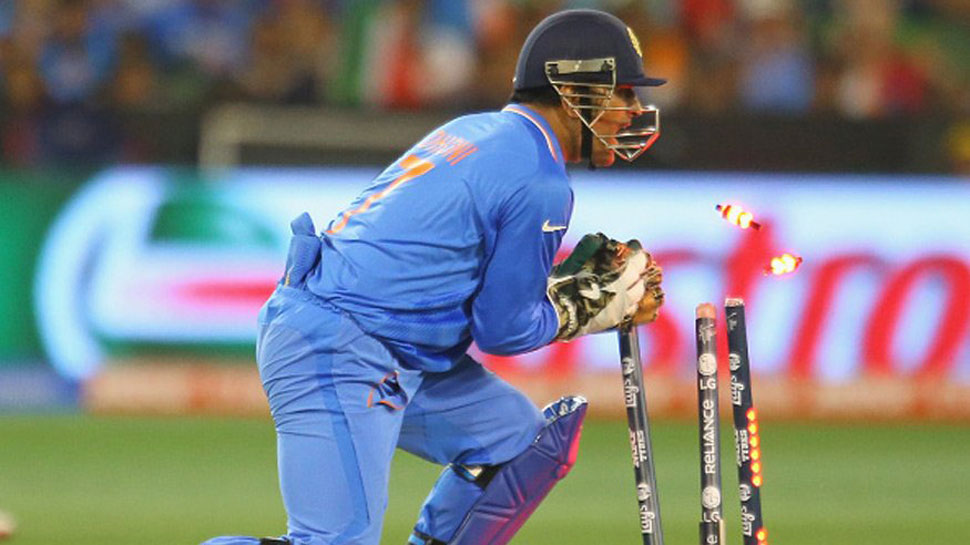 Dhoni stumping