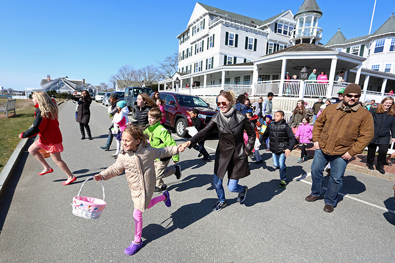 Crowds of children hit the beach to search for eggs at the Harbor View Hotel's annual egg hunt in 2015. —Michael Cummo