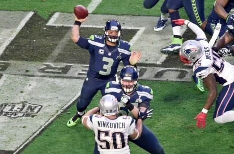 With a wobble, Brady and Patriots head into the playoffs