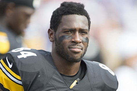 Antonio Brown goalpost straddles the new year (of course he does)