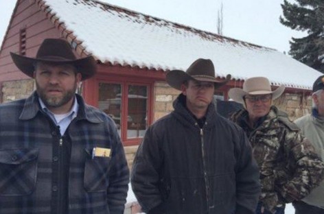 Oregon Sheriff meets leader of armed group